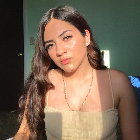 Meet your Posher, Gloria - Picture 1 of 1